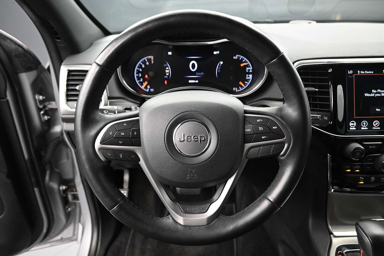 Used 2019 Jeep Grand Cherokee Altitude AWD/4WD image 9