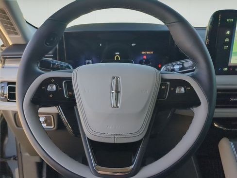 New 2026 Lincoln Aviator AWD image 13