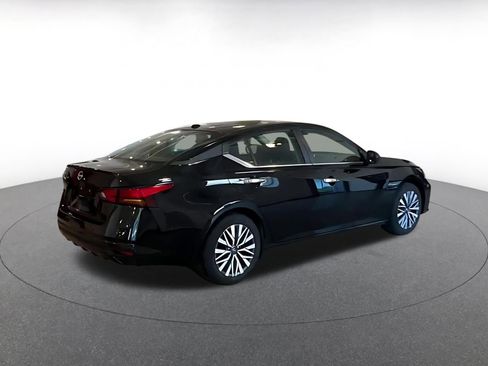 Used 2025 Nissan Altima 2.5 SV FWD image 8