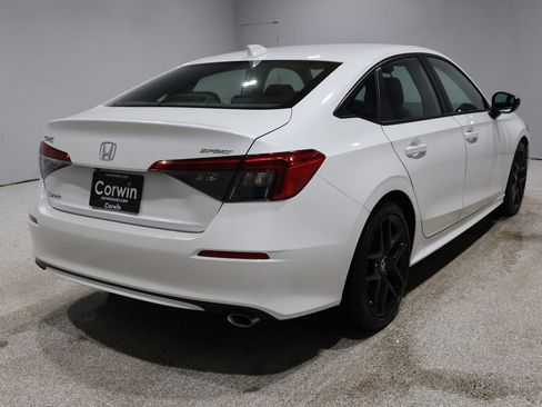 Used 2023 Honda Civic Sport image 2