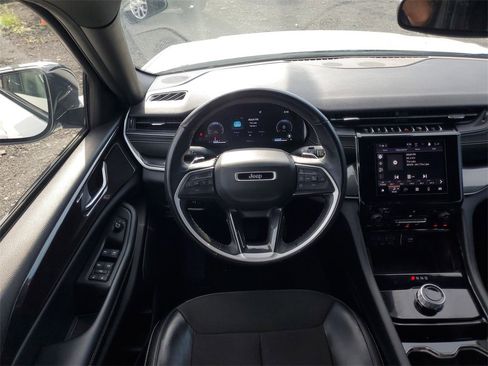 Used 2022 Jeep Grand Cherokee L Laredo image 28