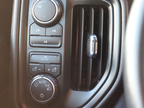 Used 2022 Chevrolet Silverado 2500 Custom w/ Custom Convenience Package AWD/4WD image 20