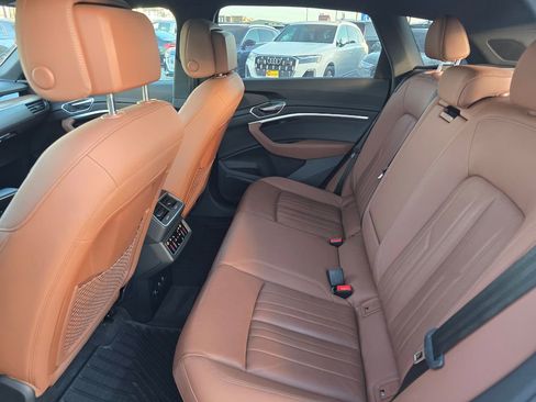 Used 2024 Audi Q8 e-tron Premium Plus image 13