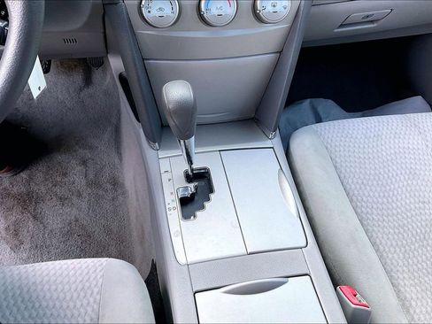 Used 2010 Toyota Camry LE image 20