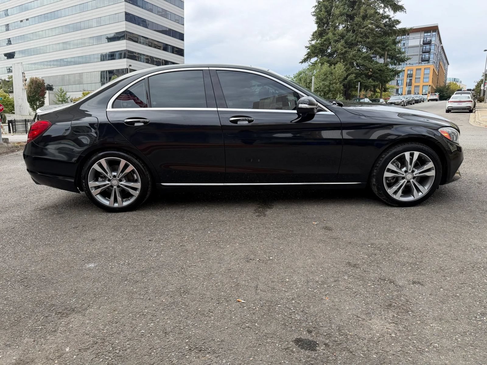 Used 2015 Mercedes-Benz C 300 4MATIC Sedan image 5