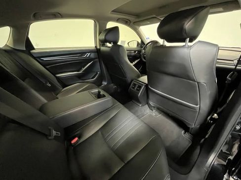 Used 2019 Honda Accord Touring image 12