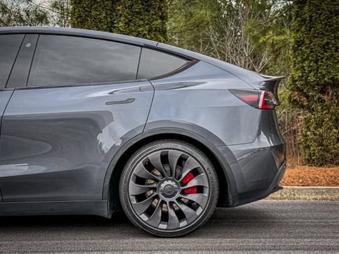 Used 2023 Tesla Model Y Performance image 11