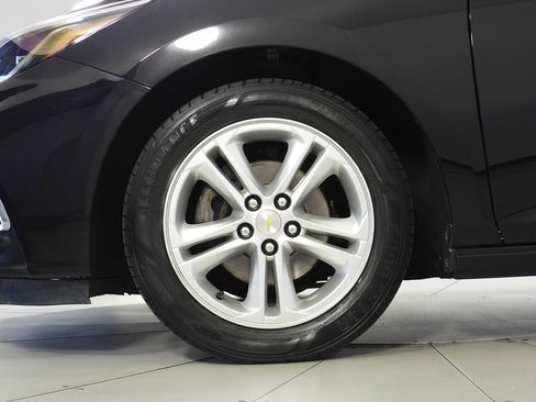 Used 2018 Chevrolet Cruze LT w/ Convenience Package image 5