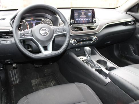 Certified 2025 Nissan Altima 2.5 SV image 4