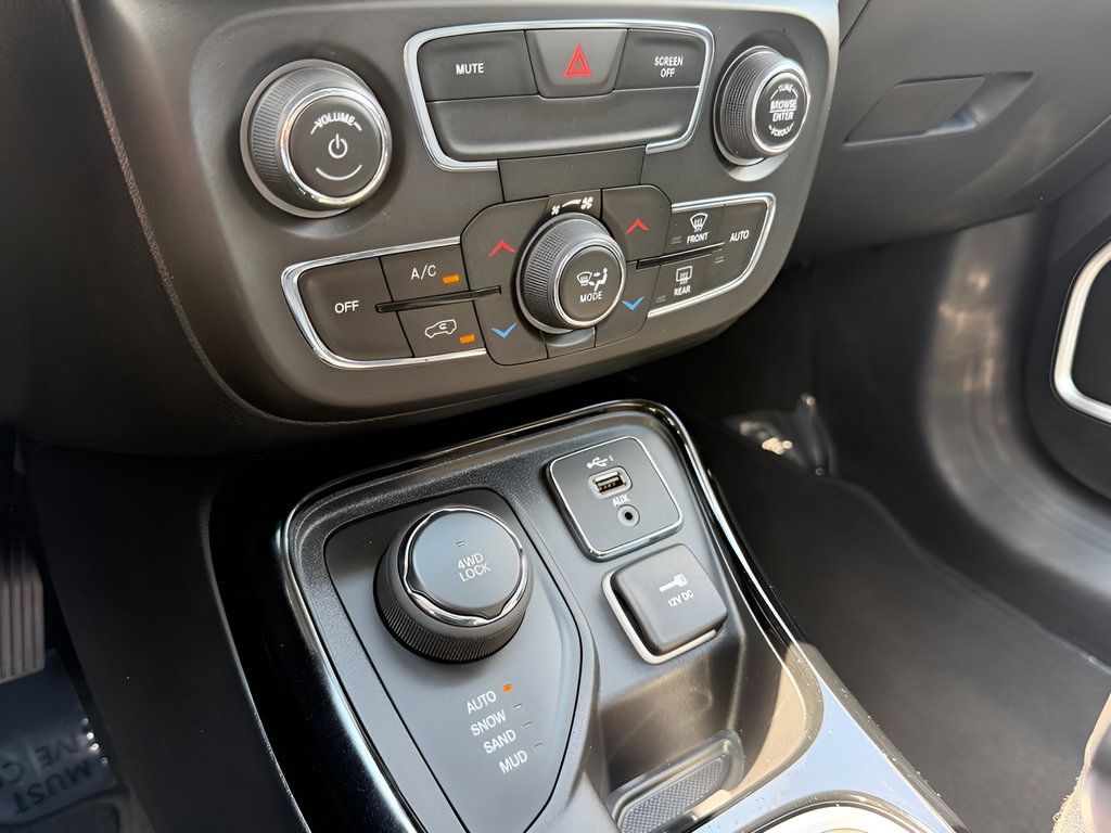 Used 2020 Jeep Compass Limited AWD/4WD image 46
