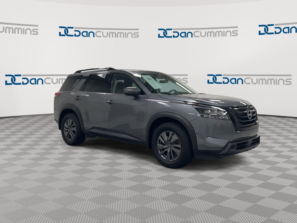 Used 2024 Nissan Pathfinder SV w/ Black Appearance Package AWD/4WD image 2