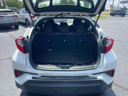 Used 2021 Toyota C-HR XLE FWD image 8