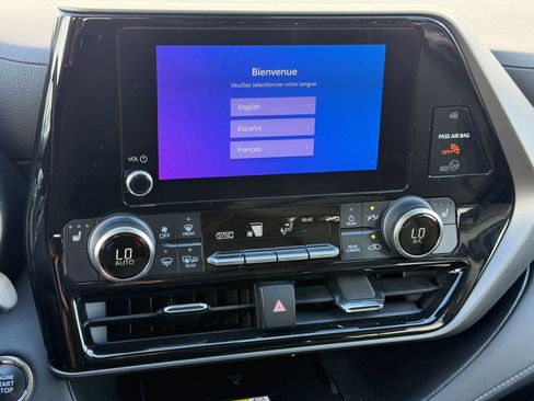 Used 2023 Toyota Highlander XLE AWD/4WD image 21