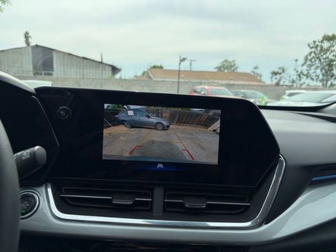 Used 2025 Chevrolet Trax LT image 23