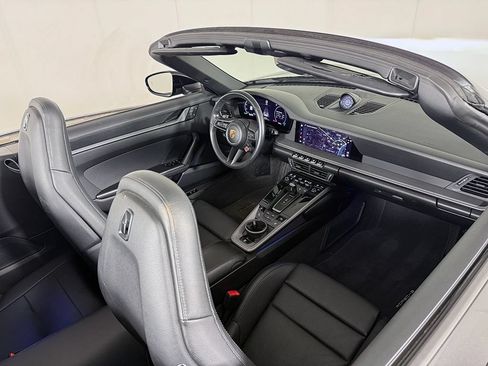 Used 2025 Porsche 911 Carrera RWD image 22