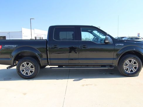 Used 2016 Ford F150 XLT w/ Equipment Group 302A Luxury image 4