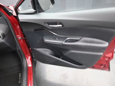 Used 2018 Toyota C-HR XLE FWD image 12