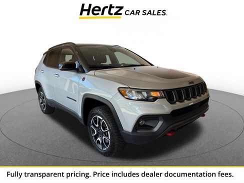 Used 2025 Jeep Compass Trailhawk AWD/4WD image 1