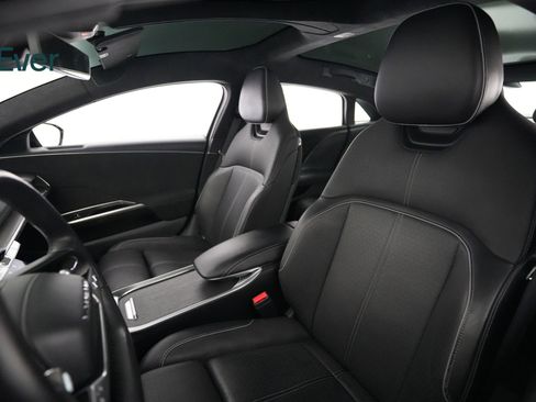 Used 2023 Lucid Air Grand Touring image 4