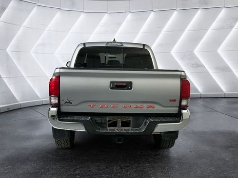 Used 2021 Toyota Tacoma SR5 RWD image 5