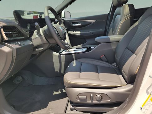 New 2025 Buick Envista Avenir image 29