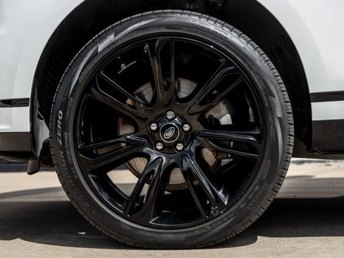 Used 2023 Land Rover Range Rover Velar R-Dynamic S image 11