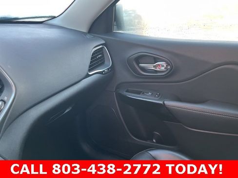 Used 2023 Jeep Cherokee Altitude Lux image 28