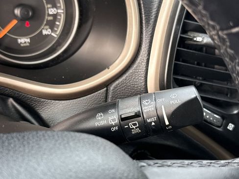 Used 2015 Jeep Cherokee Latitude image 29