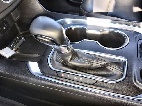 Used 2023 Chevrolet Traverse LT w/ Rear Camera Mirror Package image 19