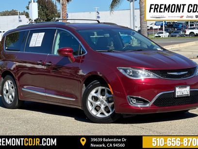 Used 2020 Chrysler Pacifica Touring-L w/ Tire & Wheel Group