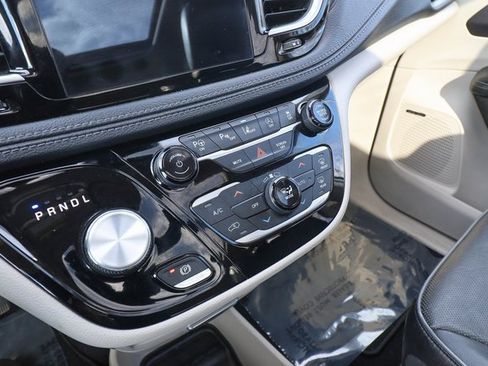 Used 2020 Chrysler Pacifica Limited w/ Tire & Wheel Group image 70