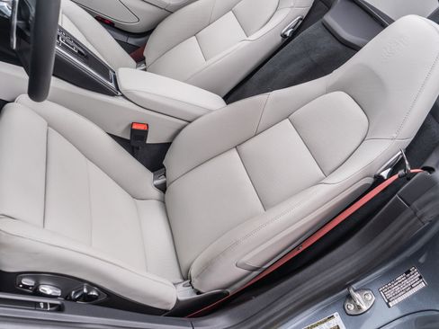 Used 2025 Porsche 718 Boxster image 24