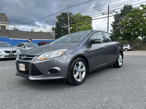 Used 2013 Ford Focus SE FWD image 1
