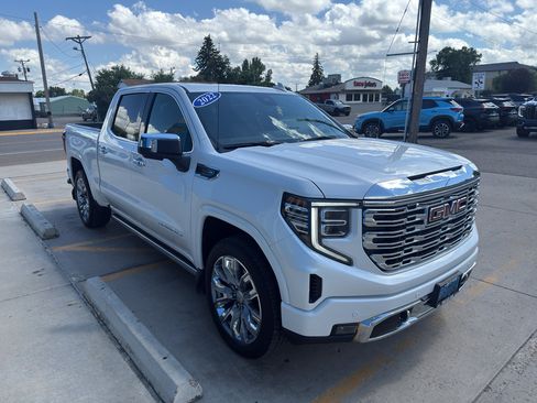 Used 2022 GMC Sierra 1500 Denali w/ Denali Reserve Package AWD/4WD image 4