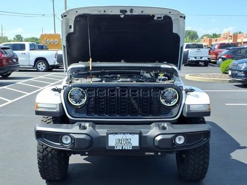 Used 2024 Jeep Gladiator Sport AWD/4WD image 31