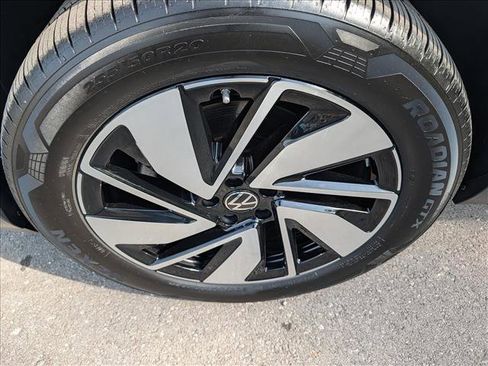 Certified 2025 Volkswagen Atlas SEL AWD/4WD image 9