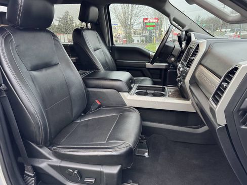 Used 2019 Ford F350 Lariat w/ Chrome Package image 15