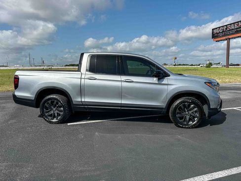 Used 2025 Honda Ridgeline Sport image 5