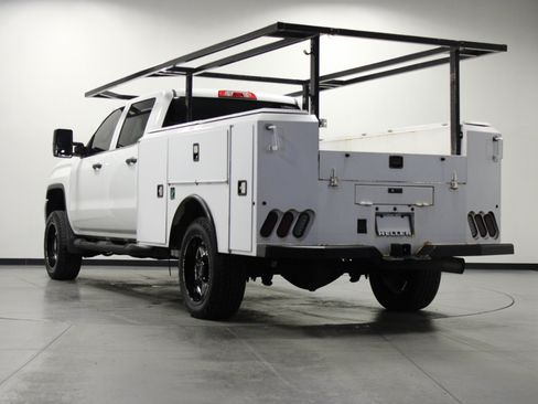 Used 2015 GMC Sierra 2500 SLE w/ SLE Preferred Package AWD/4WD image 6