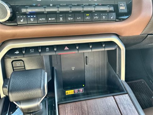 Used 2025 Toyota Sequoia 4WD image 27