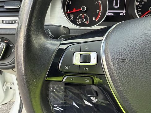 Used 2017 Volkswagen Golf SE FWD image 27
