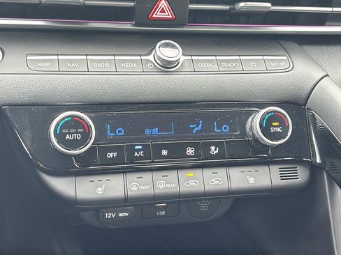 Certified 2025 Hyundai Elantra Limited image 33