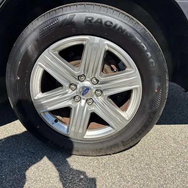 Used 2020 Ford Expedition XLT w/ Equipment Group 202A AWD/4WD image 16
