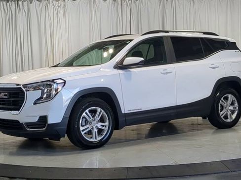 Used 2023 GMC Terrain SLE w/ Driver Convenience Package FWD image 4