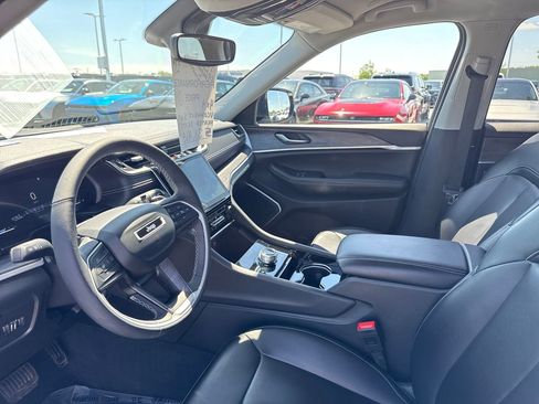 Used 2023 Jeep Grand Cherokee L Limited AWD/4WD image 11