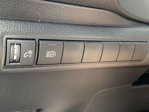 Used 2021 Toyota Corolla LE FWD image 13