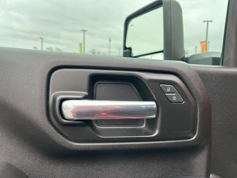 Used 2025 Chevrolet Silverado 2500 Custom w/ Custom Value Package image 12