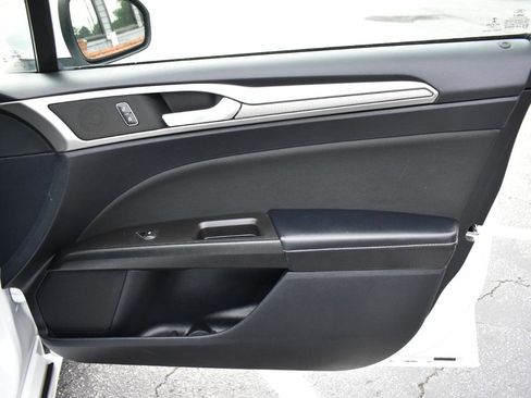 Used 2020 Ford Fusion SE FWD image 33