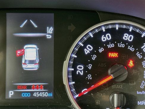 Used 2022 Toyota RAV4 LE w/ Carpet Mat Package (TMS) AWD/4WD image 18