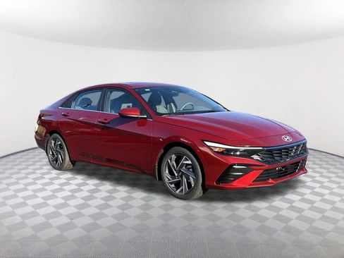 New 2025 Hyundai Elantra SEL FWD image 3
